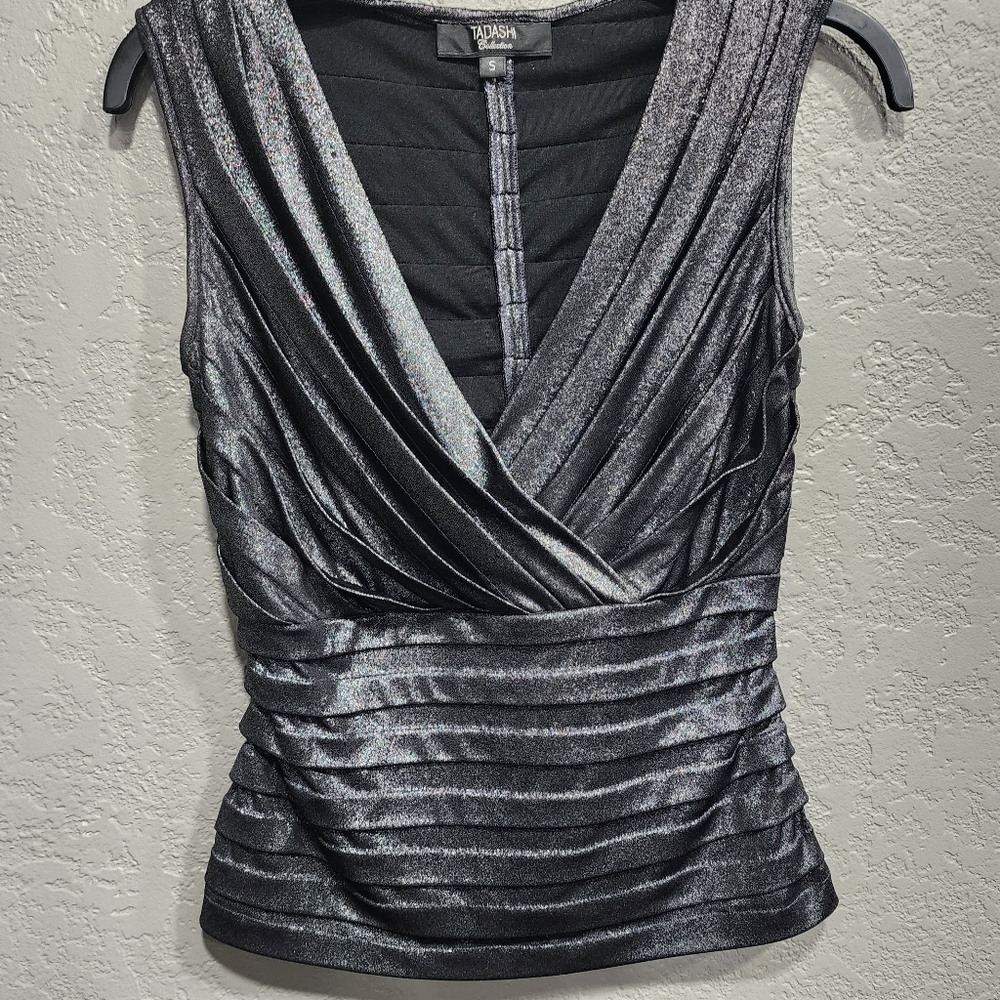 Super cute metalic like top. Size small. V neck.